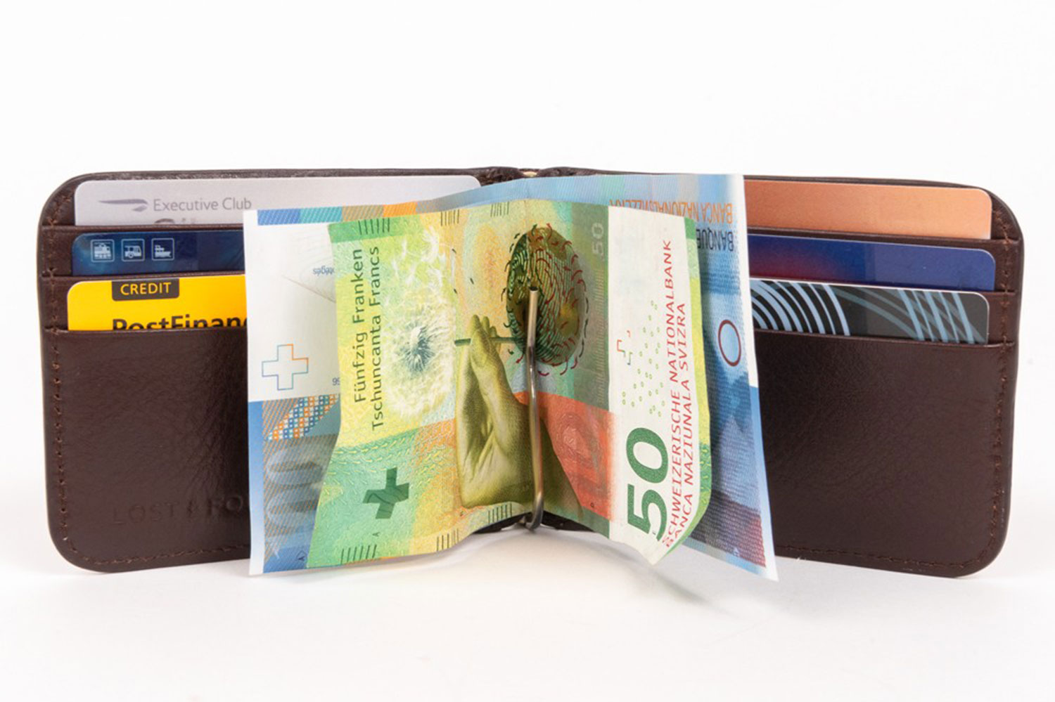1_bifold-wallet-with-clip_chocolate_open-with-cash