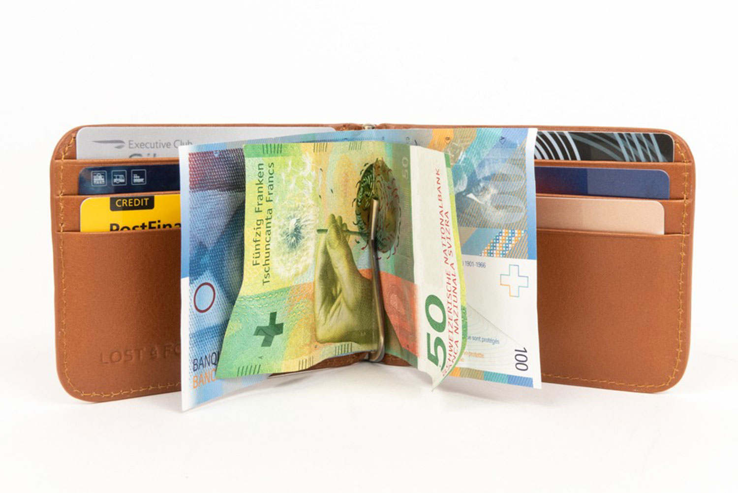 2_bifold-wallet-with-clip_caramel_open-with-cash