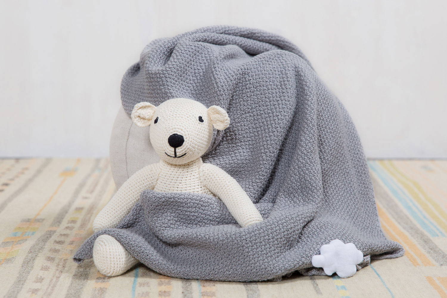 Baby-Strickdecke-Hellgrau-Teddi